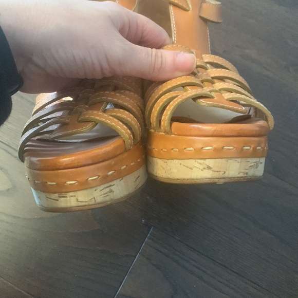 100% authentic Chloe wedges 37.5 fits like a 37 - Picture 4 of 10